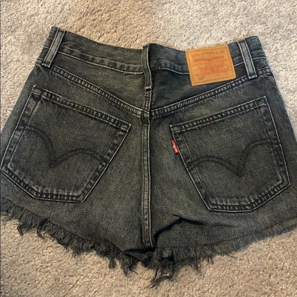 Levi’s 501 Dark wash shorts - Picture 2 of 3